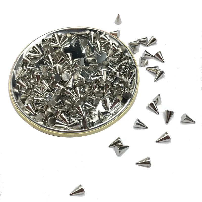 100pcs 3*3mm Arrow Rivet Decoration Nail Art Punk Spikes Stud Nail Art Tip Decoration Rivet Metallic DIY Nail Art Ornaments