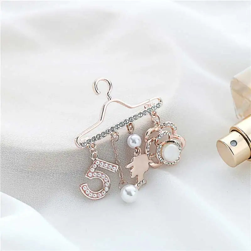 Fashion Brooch Pin Generous Pearl letter Brooch Pin Scarf Pin Top Fashion N5 Brooch For Women