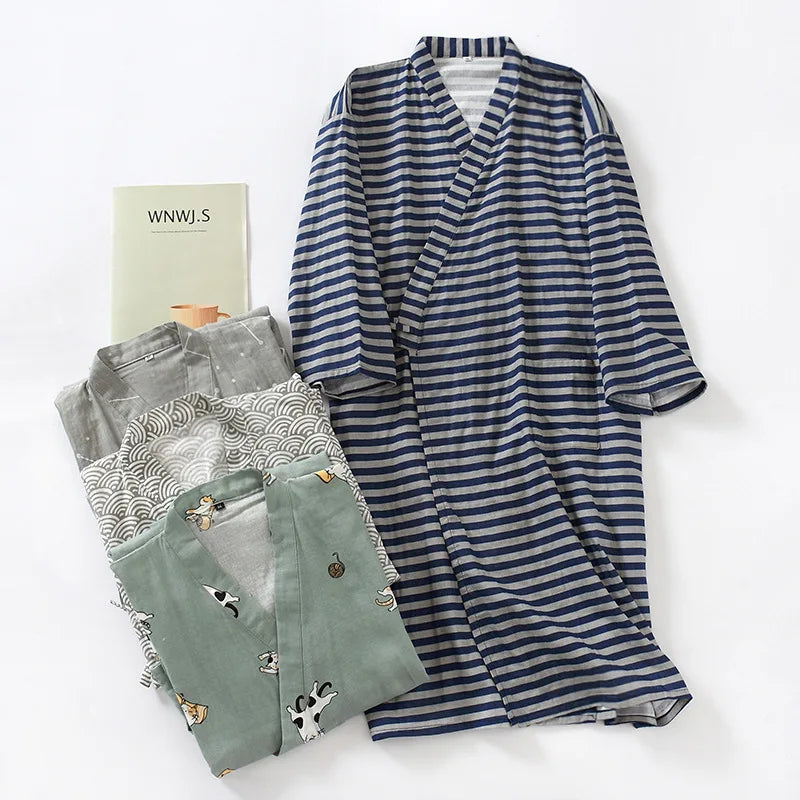 2021 New Men's 100% Cotton Gauze Cotton Robe Loose Thin Yukata Japanese Kimono Pajamas Men's Hooded Robe V-Neck Pajamas Bathrobe