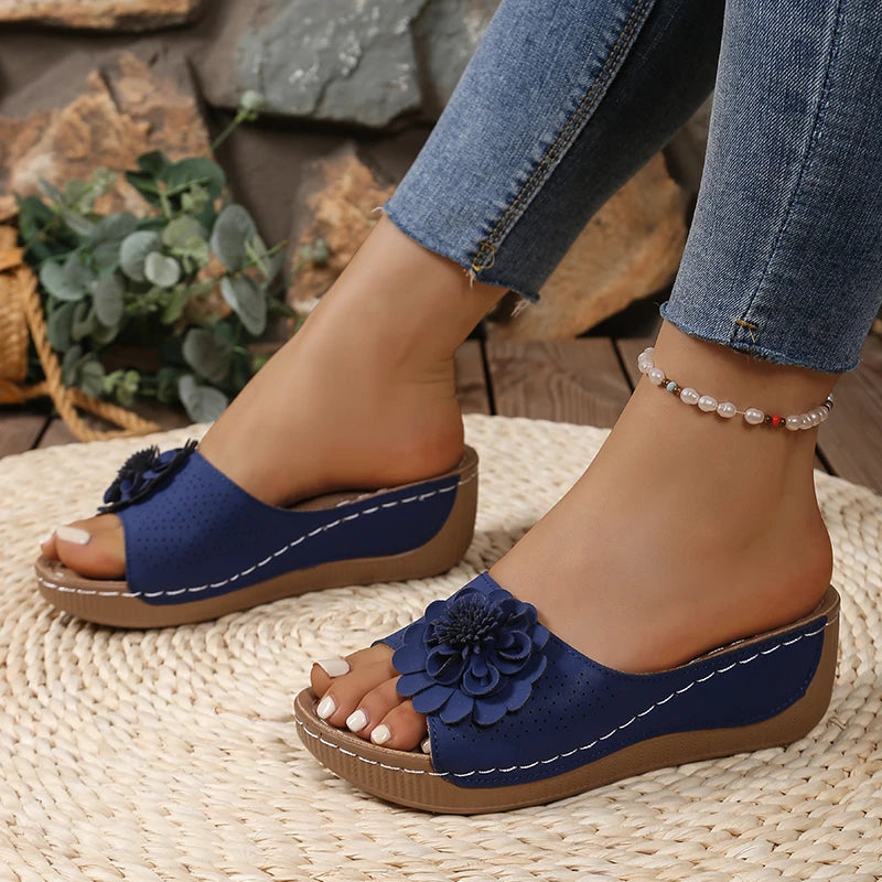 Retro Flower Decor Wedge Slippers Woman 2025 Summer Thick Bottom Platform Sandals Women Anti Slip Beach Shoes Outdoor Slides
