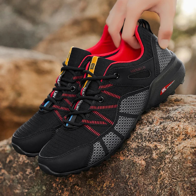 Breathable men's shoes, casual sports shoes, outdoor hiking shoes. Street walking shoes