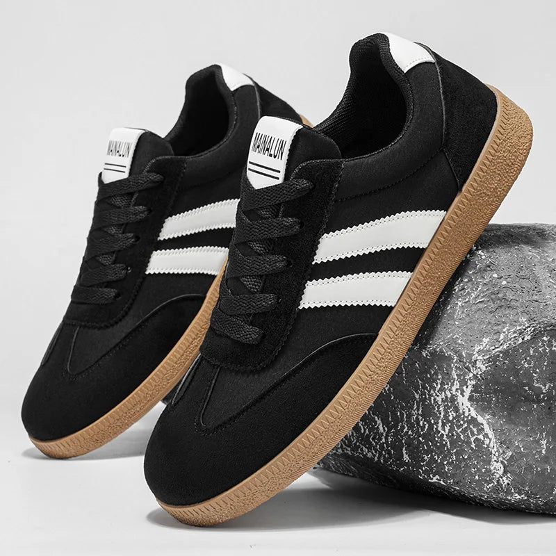 A Pair of Skateboard Shoes, Shoes for men,German Training Shoes, Men's tennis shoes,Men'S Fashionable Sports And Leisure Shoes,