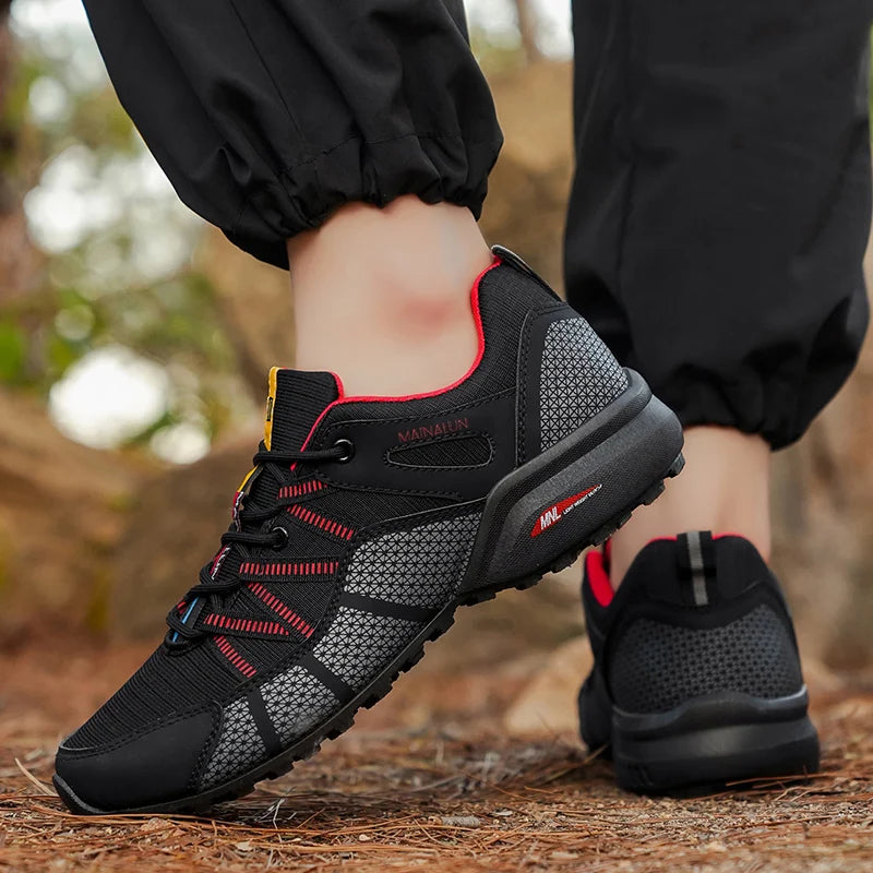 Breathable men's shoes, casual sports shoes, outdoor hiking shoes. Street walking shoes