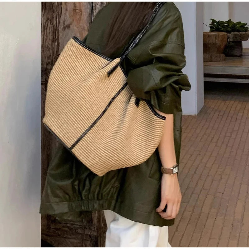 Trendy Handwoven Straw Bucket Bag Color Block Knotted Design Summer Beach Shoulder Tote Vegan Rattan Hobo Purse Vacation Handbag