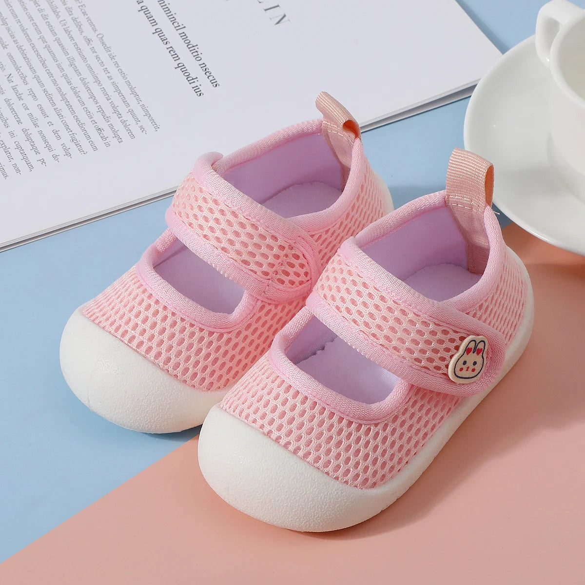 Baby Learning Walking Shoes, PU Non-Slip Soles, Soft Flat Shoes for Infants, Suitable for Indoor Parties and Gatherings.