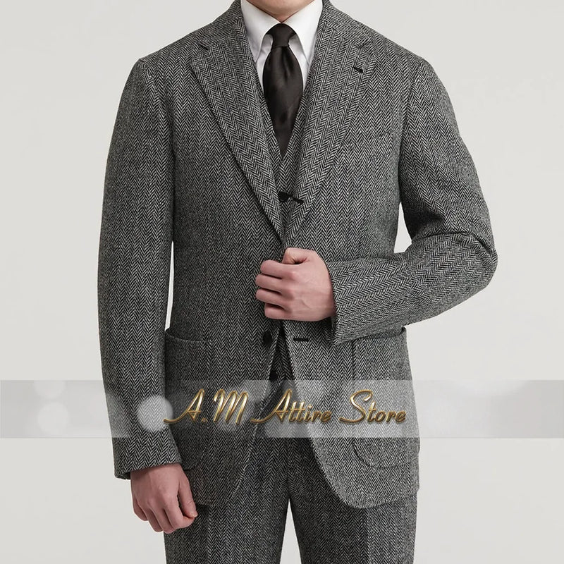 Grey Exquisite Men 3pcs Suit Herringbone Peak Lapel Jacket Vest Pants Set for Wedding Prom Graduation Birthday Party Father Gift