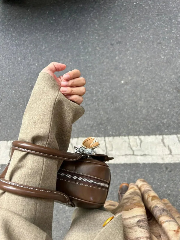 HISUELY 2026 New Commuter Small Women Handbag Boston Large Capacity Pillow Bag Soft Tanned Leather Fashion oulder Crossbody Bag