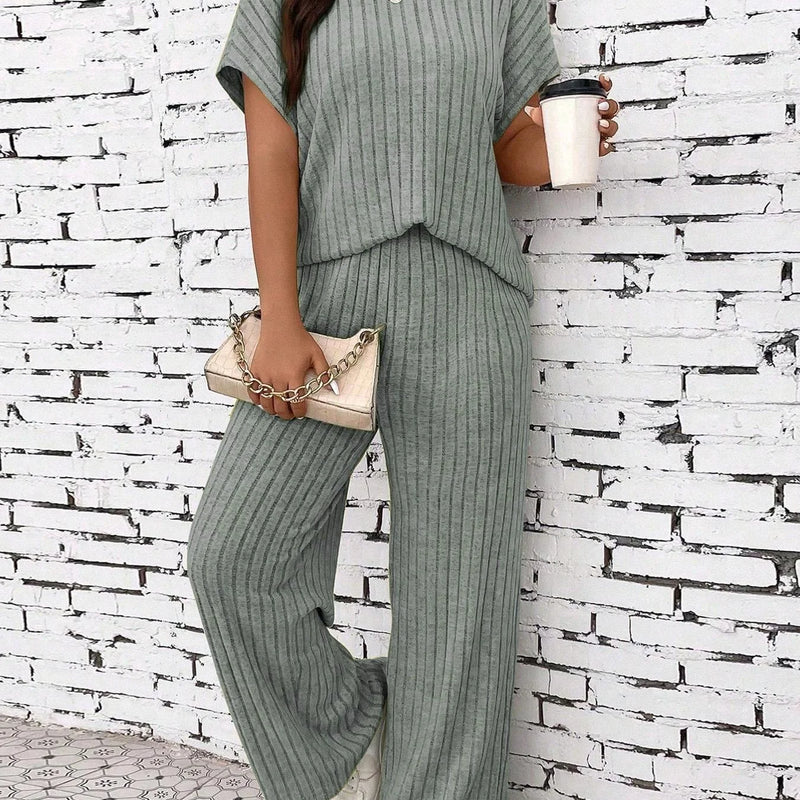 2 Counts Women's Plus Size Textured Batwing Sleeve Tee & Elastic Waist Pants Set, Casual Short Sleeve T-shirt & Straight Leg Tro