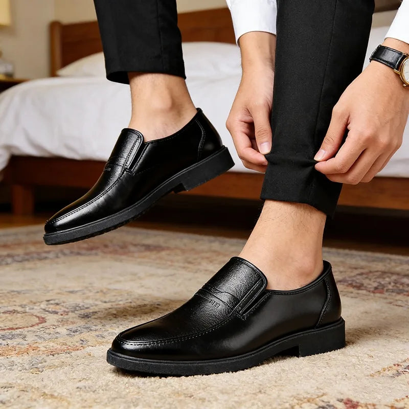 1pair Men's Shoes Are Business and Casual Overshoes Are Breathable Non-slip and Sweat-absorbing Men's Shoes Are Sizes 39-45.