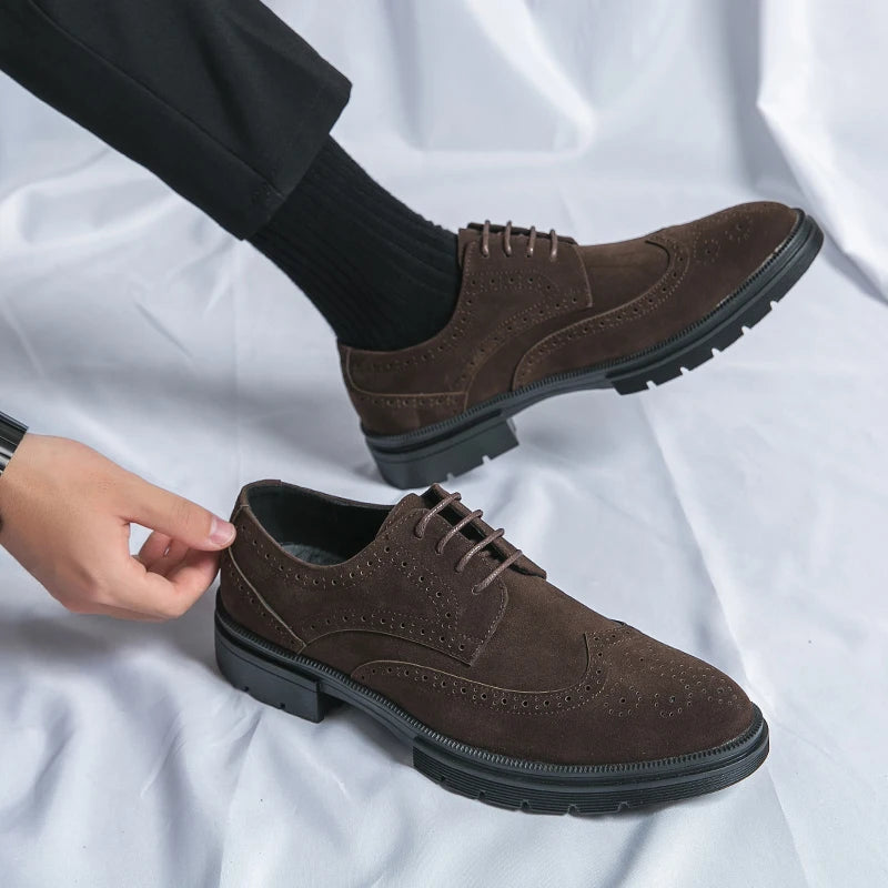 Fashion New Low Heels Pointed Suede Leather Brogue Oxford Shoes New Bussiness Thick Soled Causal Soft Daily Male Footwear Shoes