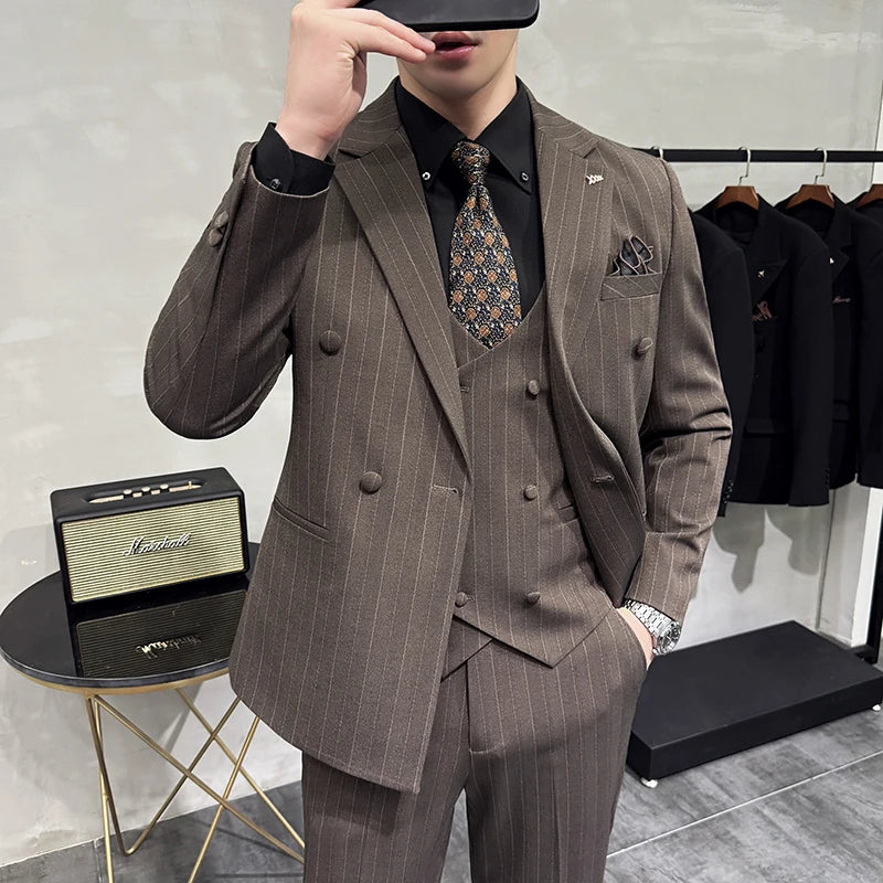 The New Spring 2025 Suit Set Is Fashionable, Stylish And Versatile. It's A Three-Piece Formal Suit Suitable For British Business