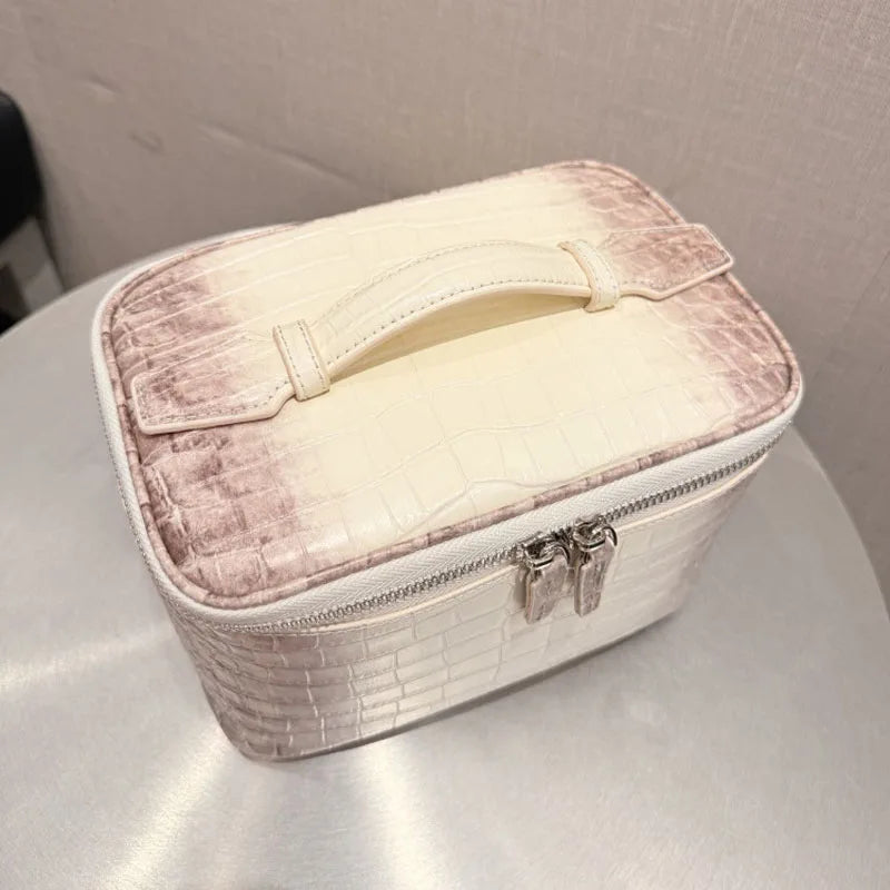 High quality crocodile patterned top layer cowhide makeup bag for women's travel, portable toiletry bag, practical storage bag