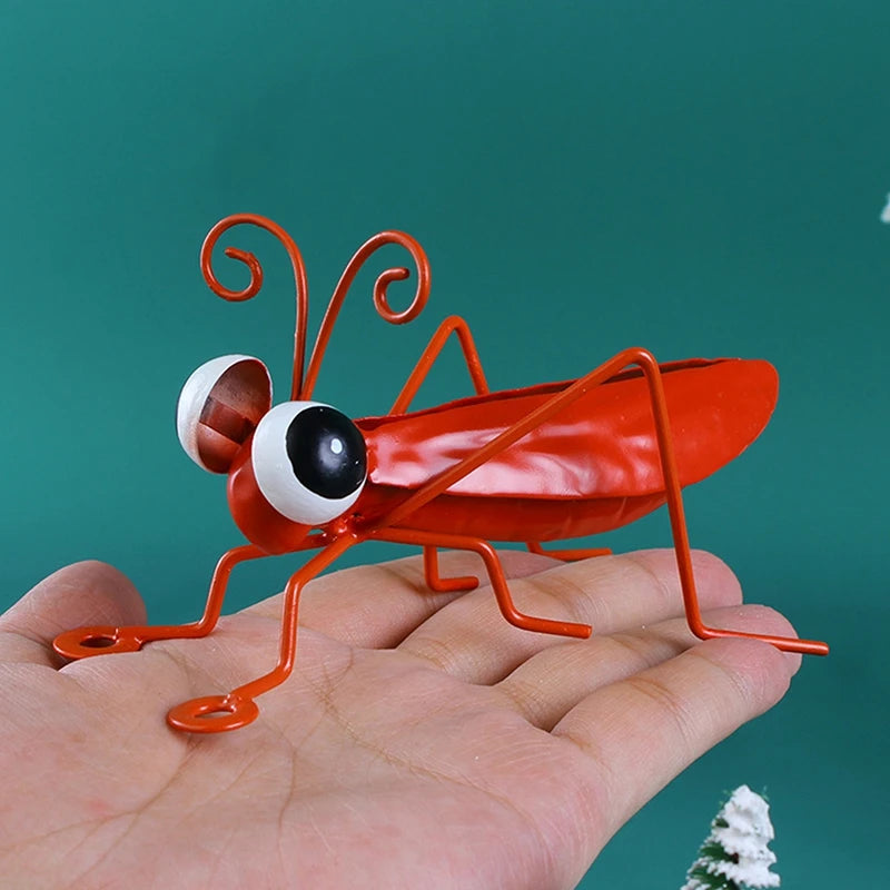Garden Cute Metal Grasshopper Figurine Decor Outdoor Tree Wall Art Garden Grasshopper Statues Decoration For Yard Patio Backyard