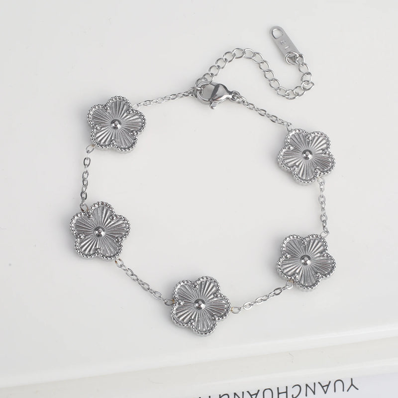 Light Luxury Stainless Steel Hot Sale Black and White Shell Five Leaf Flower Bracelet Simple Woman Fashion Daily Party Jewelry C