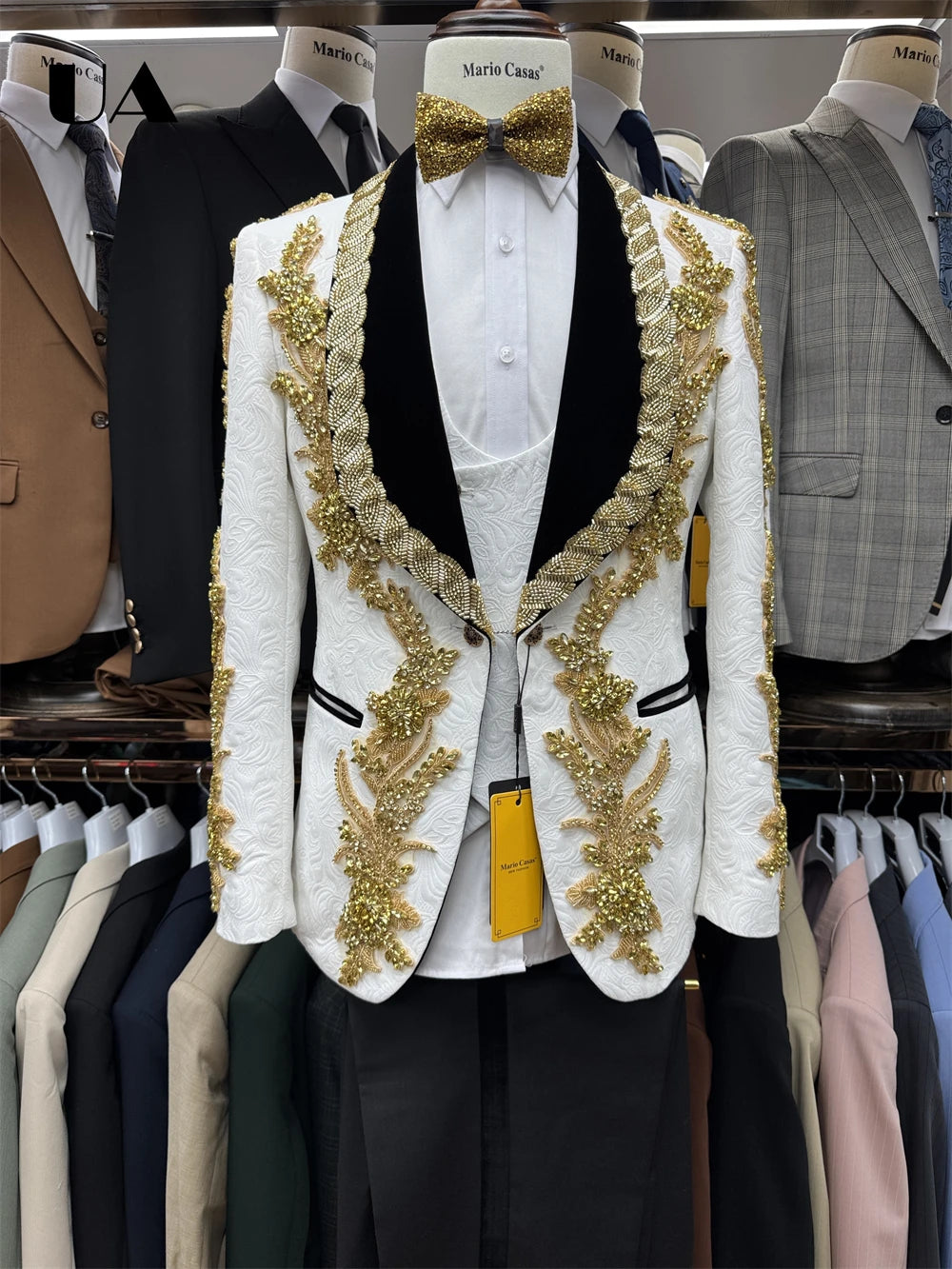 ULBYANRY Jacquard 3-Pieces Suit Including Jacket Vest Pants Suit Attires Luxury Handmade Men's Suit Set with Gold Rhinestones