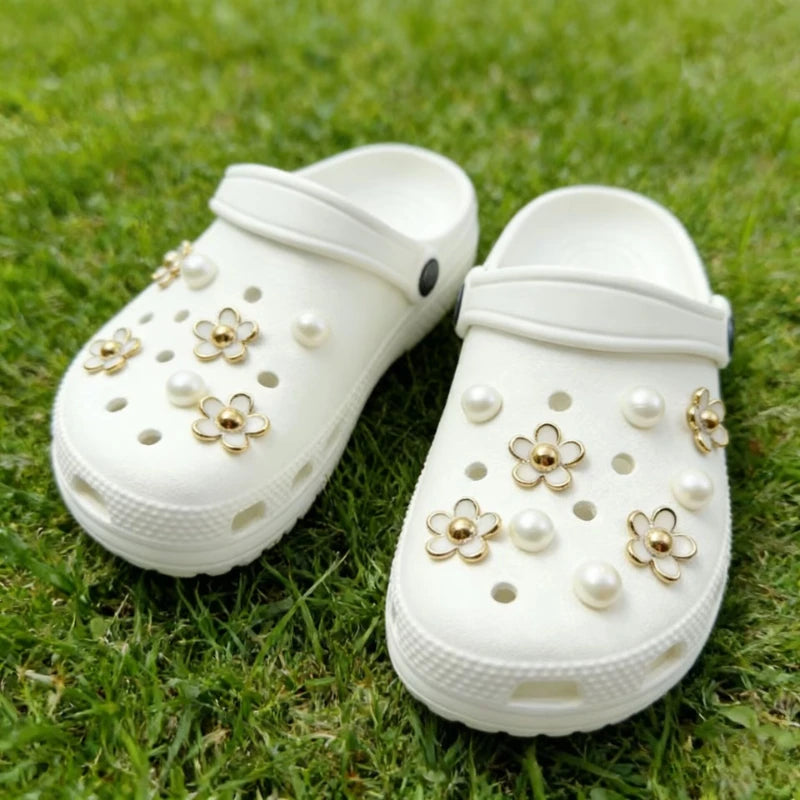 18PCS 3D Cute Daisies Pearl Shoe Charms Set Slide Sandals Clogs DIY Decoration Shoe Buckle Pins Accessory Gift