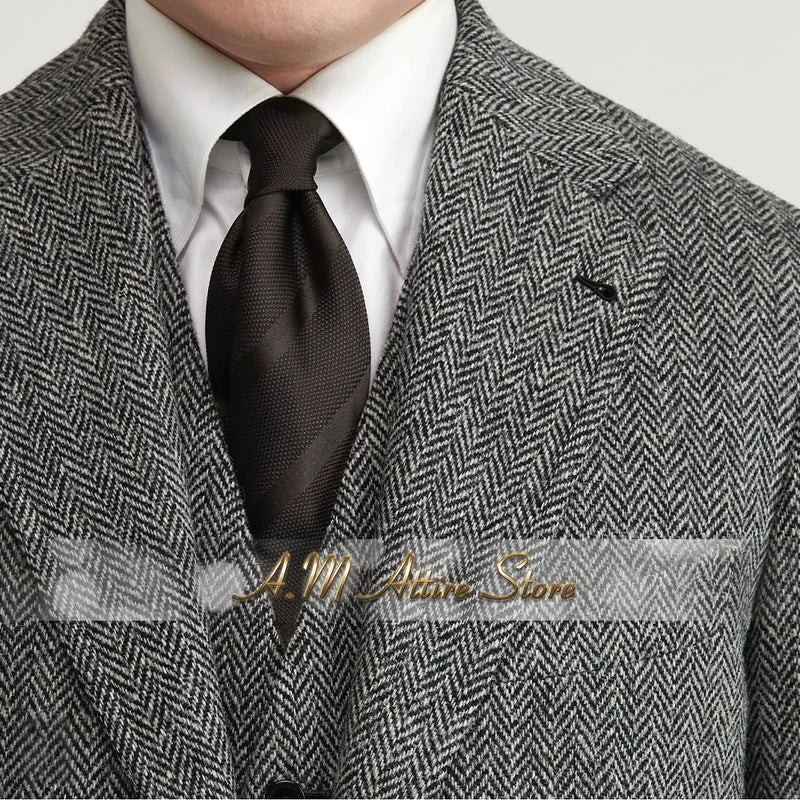 Grey Exquisite Men 3pcs Suit Herringbone Peak Lapel Jacket Vest Pants Set for Wedding Prom Graduation Birthday Party Father Gift