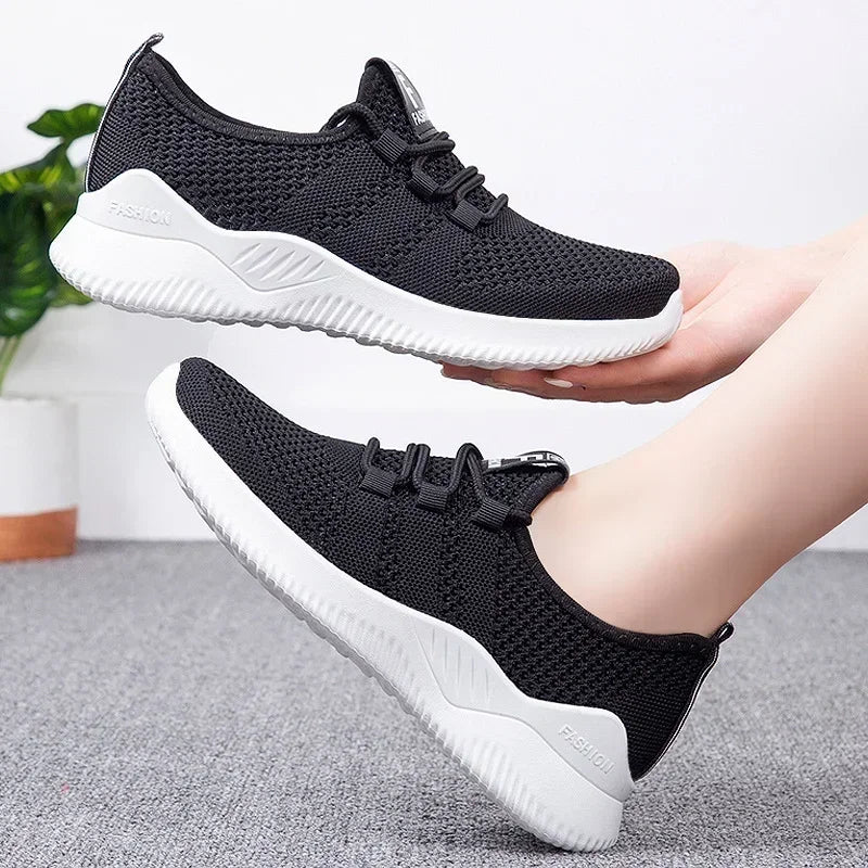 2026 Spring and Autumn Fashionable Solid Color Breathable Round Toe Sneakers Casual and Comfortable Thick-soled Women's Shoes