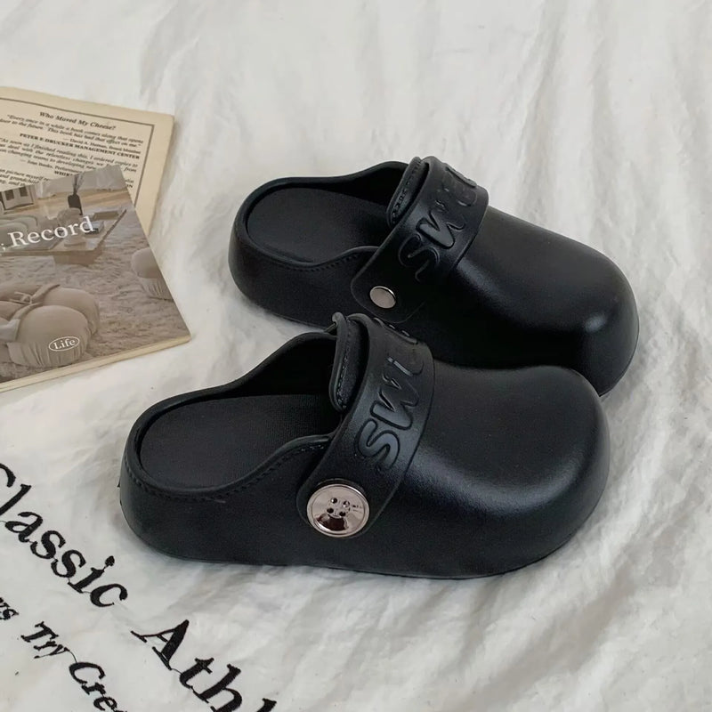 Wearing retro thick soled comfortable slippers for women in the summer of 2026 it is a niche home versatile Baotou cool slippers