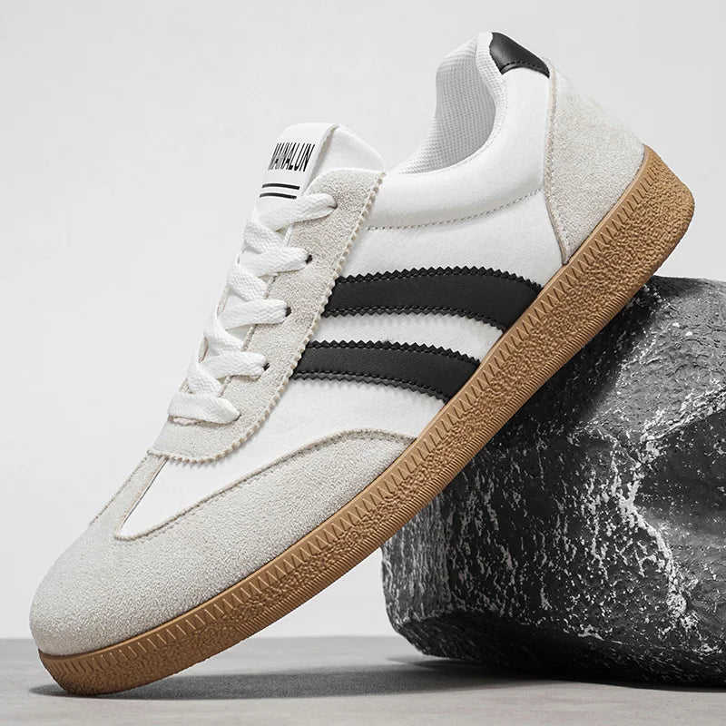 A Pair of Skateboard Shoes, Shoes for men,German Training Shoes, Men's tennis shoes,Men'S Fashionable Sports And Leisure Shoes,