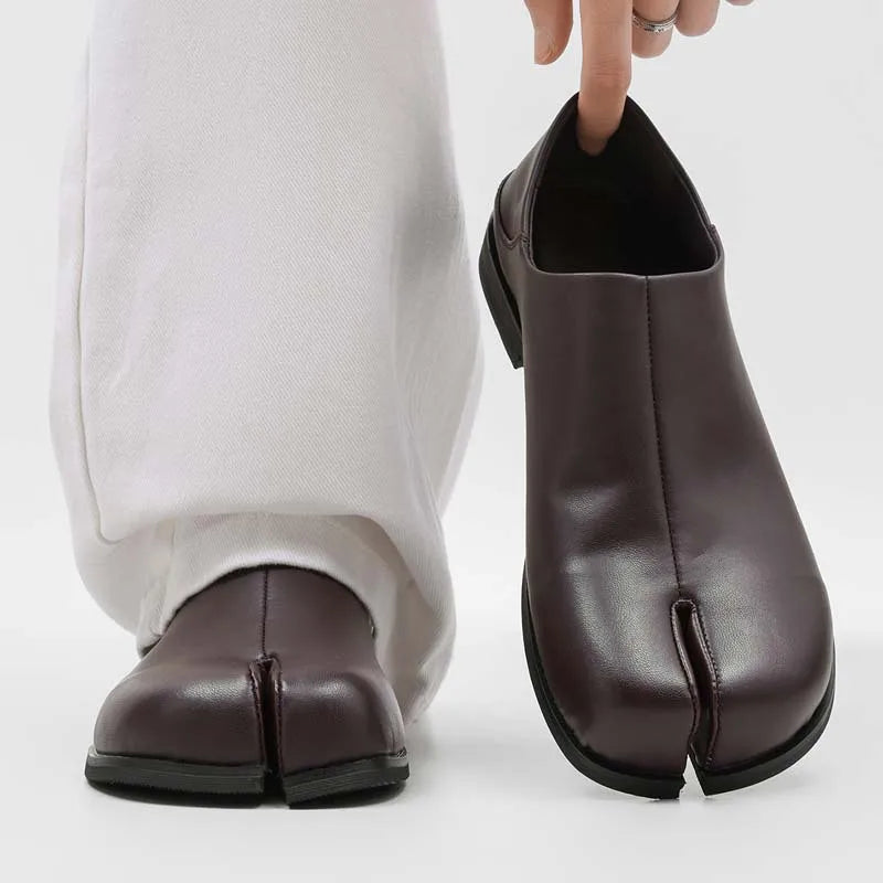 High-end Designer Split Toe Tabi Men's Sneakers and Casual Shoes Fashion Retro Leather Slip-On Loafers Men Shoes Tenis Masculino