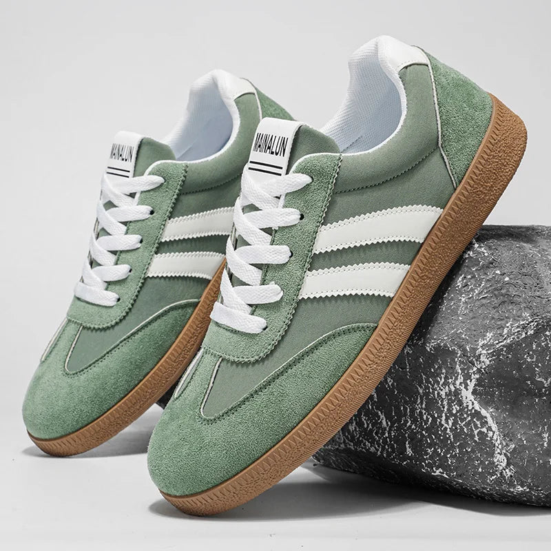 A Pair of Skateboard Shoes, Shoes for men,German Training Shoes, Men's tennis shoes,Men'S Fashionable Sports And Leisure Shoes,