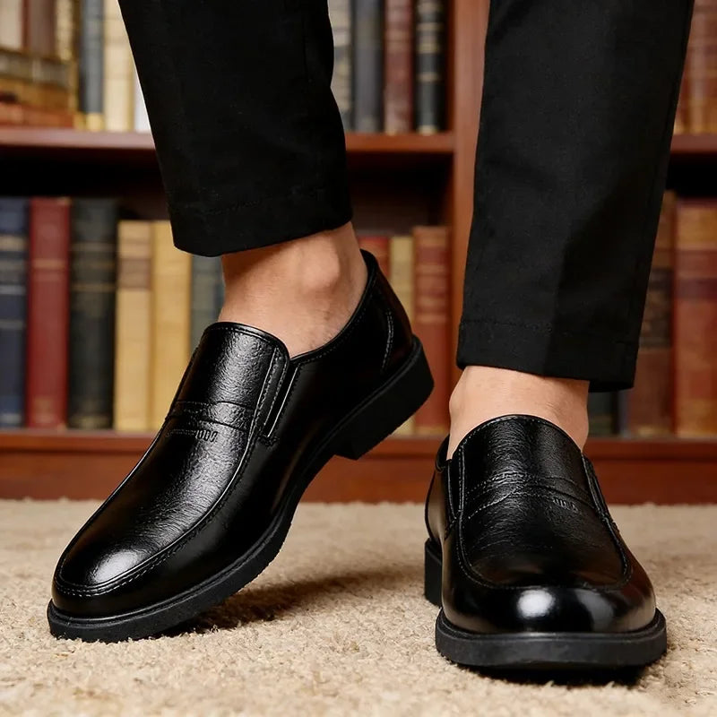 1pair Men's Shoes Are Business and Casual Overshoes Are Breathable Non-slip and Sweat-absorbing Men's Shoes Are Sizes 39-45.