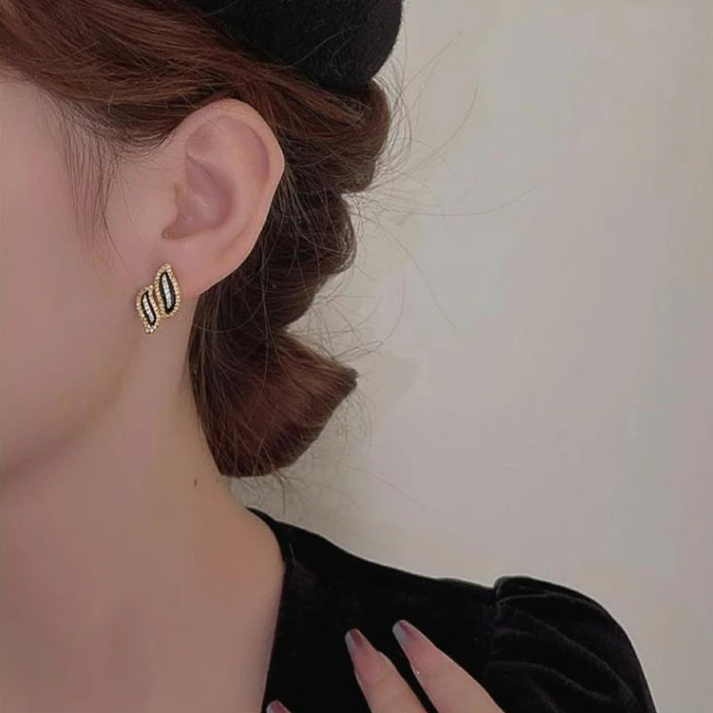 Huitan Trendy Delicate Stud Earrings Noble Luxury Elegant Piercing Accessories for Women Modern Bright Daily Versatile Jewelry