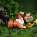 Resin Garden Statue Gnome Dwarf Garden Decor Garden Sculptures Gnome Ornament for Yard Patio Lawn Ornaments Holiday Decoration