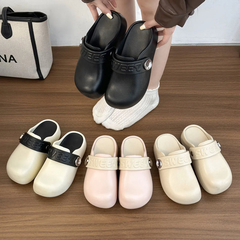 Wearing retro thick soled comfortable slippers for women in the summer of 2026 it is a niche home versatile Baotou cool slippers