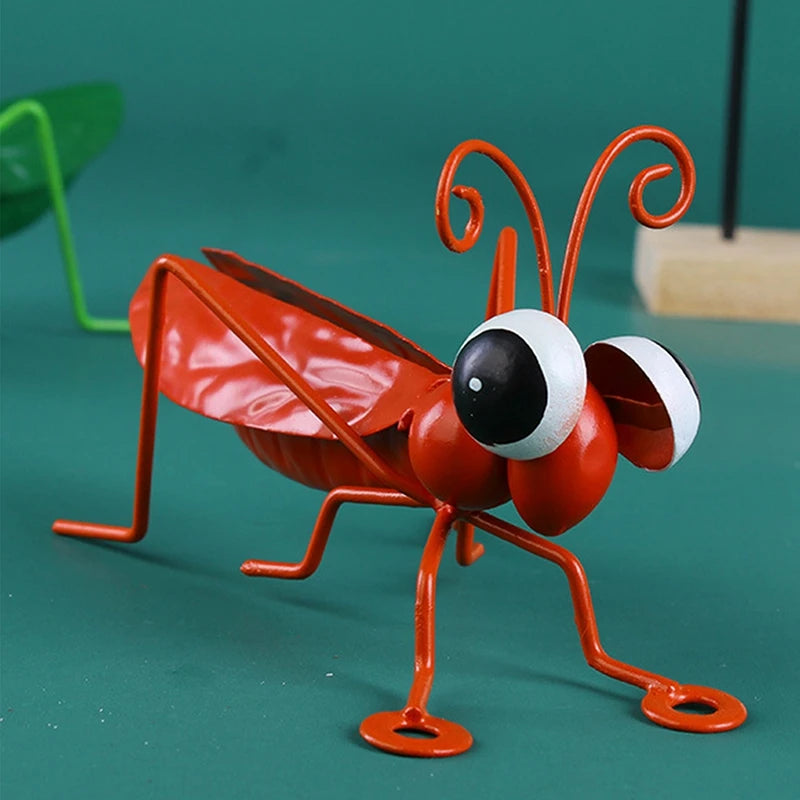 Garden Cute Metal Grasshopper Figurine Decor Outdoor Tree Wall Art Garden Grasshopper Statues Decoration For Yard Patio Backyard