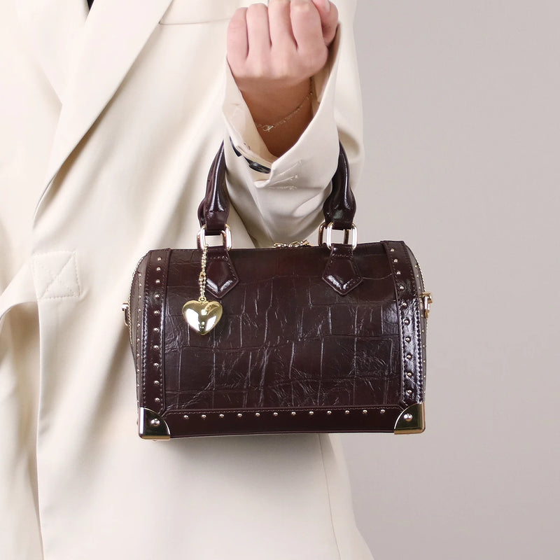 2025 New Fashion High-End Ladies' Handbags, Large-Capacity Boston Pillow Bags, Retro Rivets, Box Bags, Personalized Street Shoot