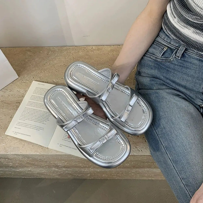 New Summer Women's Slippers 2024 Stylish Peep-toe Low Heel Silver Women's Comfortable Beach Shoes Sapatilas
