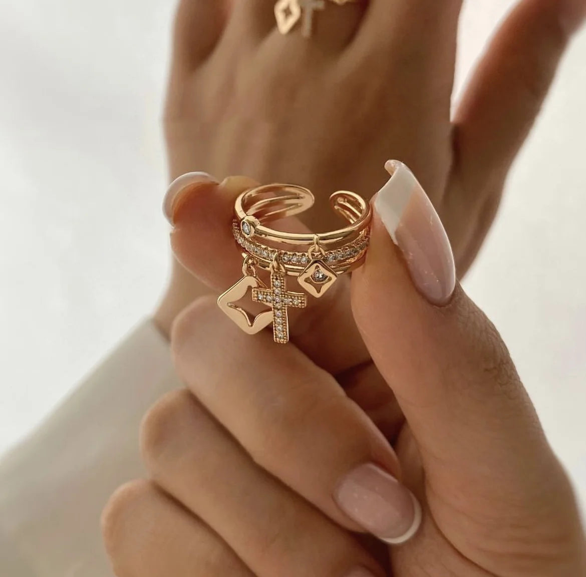 2025 Nwe Stainless Steel 18 K Gold Plated Sun Rings for Women Natural Stone Inlaid in Hollow Metal Texture Ring Trendy Jewelry