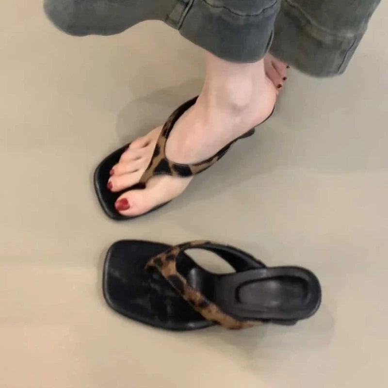 Fashion New Outdoor Simple Joker Women's Flip-flops Summer Leopard-print Decorative Square Head Wedge Slippers Slides Women 2026