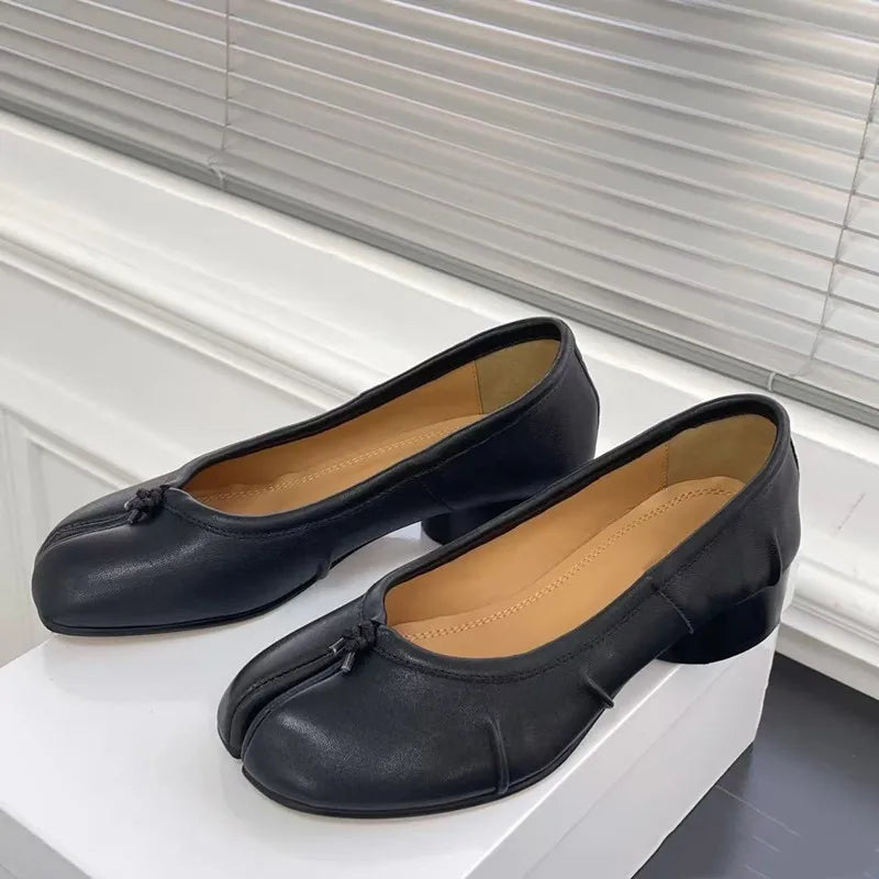 Spring Summer Microfiber Leather Split Toe Women Pumps Fashion Pleated Designer Low Heeled Tabi Soft Soles Loafers Casual Shoes