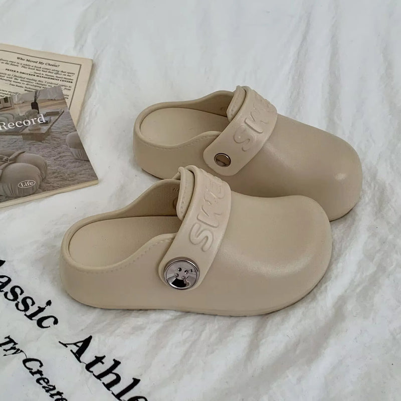 Wearing retro thick soled comfortable slippers for women in the summer of 2026 it is a niche home versatile Baotou cool slippers