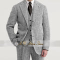 Grey Exquisite Men 3pcs Suit Herringbone Peak Lapel Jacket Vest Pants Set for Wedding Prom Graduation Birthday Party Father Gift