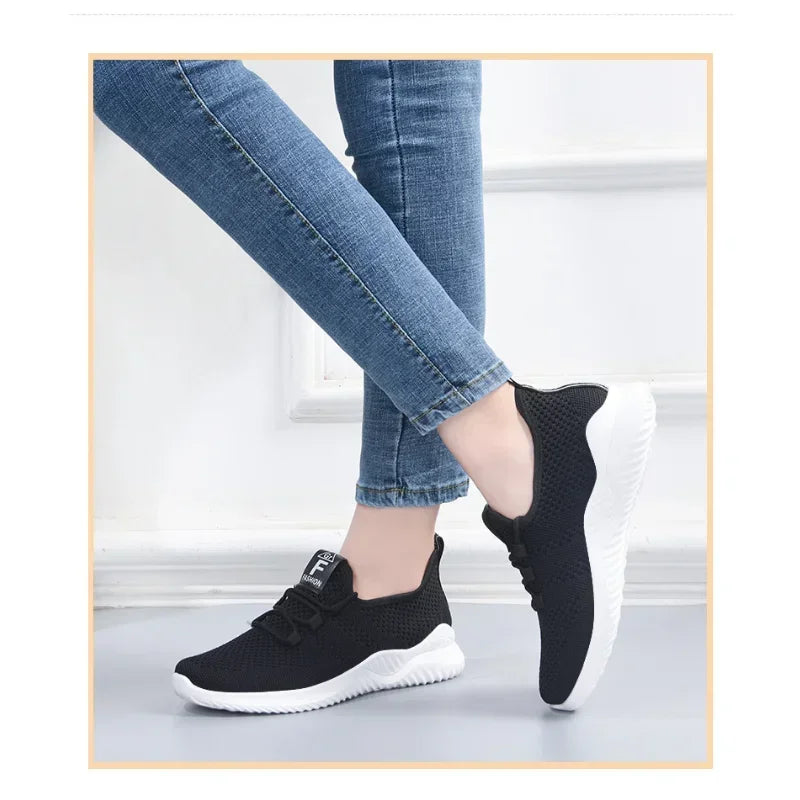 2026 Spring and Autumn Fashionable Solid Color Breathable Round Toe Sneakers Casual and Comfortable Thick-soled Women's Shoes