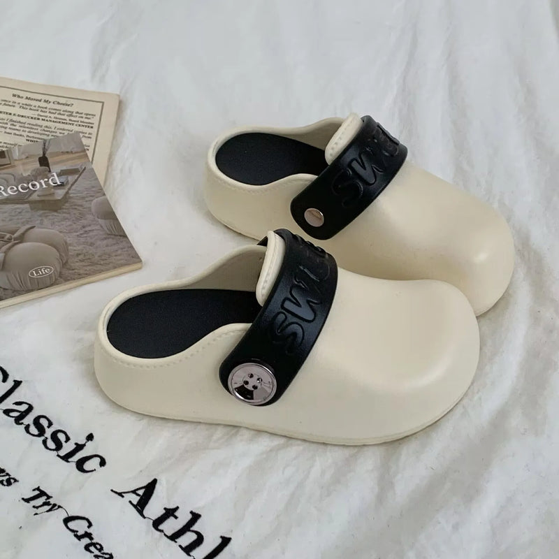 Wearing retro thick soled comfortable slippers for women in the summer of 2026 it is a niche home versatile Baotou cool slippers