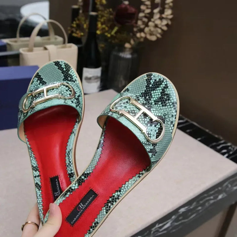 CH 2025 Summer New Women's Leisure Sandals Women's Slippers Simple Solid Colour Design Daily Style Fashion Women's Slippers