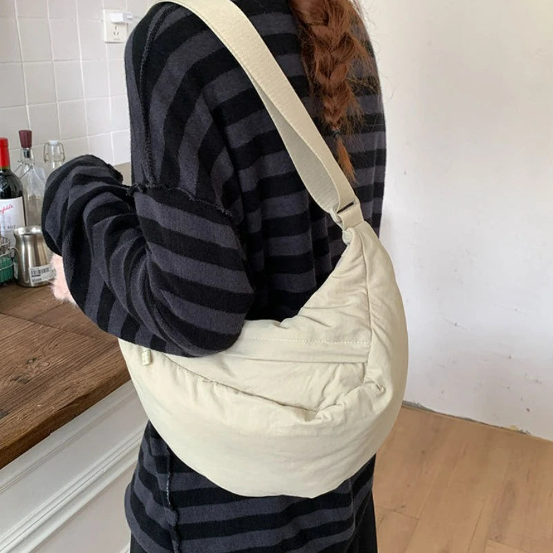 Simple and Versatile Hobo Bag An Elegant Casual Crossbody Bag That Fashionable and Lightweight Suitable Shoulder Bag