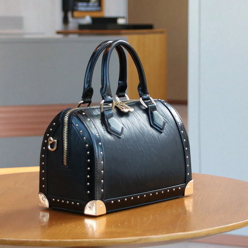 2025 New Fashion High-End Ladies' Handbags, Large-Capacity Boston Pillow Bags, Retro Rivets, Box Bags, Personalized Street Shoot