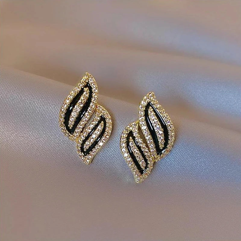 Huitan Trendy Delicate Stud Earrings Noble Luxury Elegant Piercing Accessories for Women Modern Bright Daily Versatile Jewelry