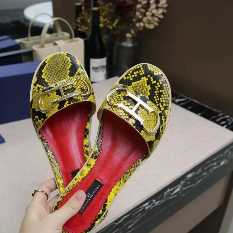 CH 2025 Summer New Women's Leisure Sandals Women's Slippers Simple Solid Colour Design Daily Style Fashion Women's Slippers