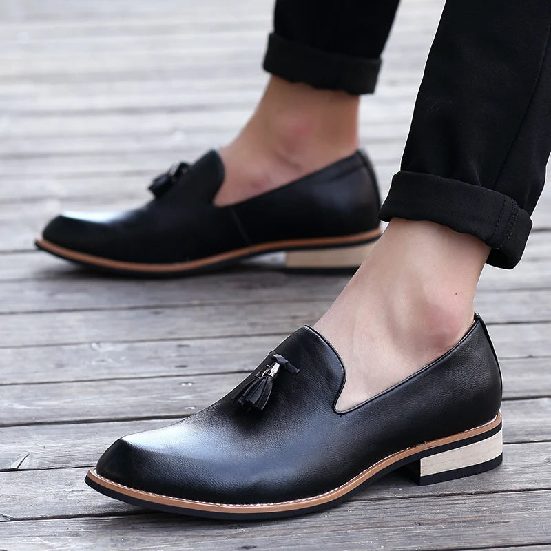 Luxury Men Leather Loafers Designer Tassels Brogue Shoes Male Wedding Shoes Fashion High Quality Men Casual Shoes Big Size 38-46