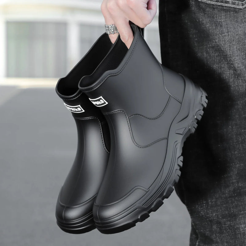 New anti slip and waterproof rain shoes for men, fashionable short tube autumn and winter cotton rain boots, work boots, rubber