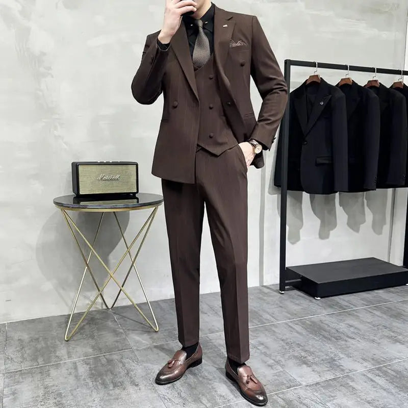 The New Spring 2025 Suit Set Is Fashionable, Stylish And Versatile. It's A Three-Piece Formal Suit Suitable For British Business