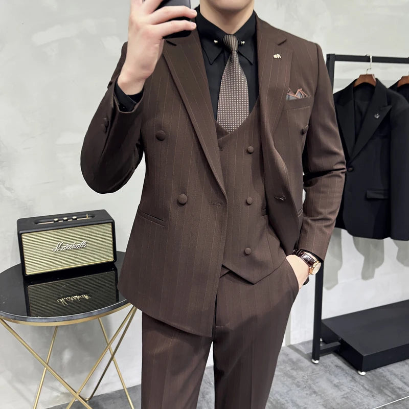 The New Spring 2025 Suit Set Is Fashionable, Stylish And Versatile. It's A Three-Piece Formal Suit Suitable For British Business