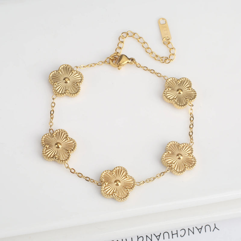 Light Luxury Stainless Steel Hot Sale Black and White Shell Five Leaf Flower Bracelet Simple Woman Fashion Daily Party Jewelry C